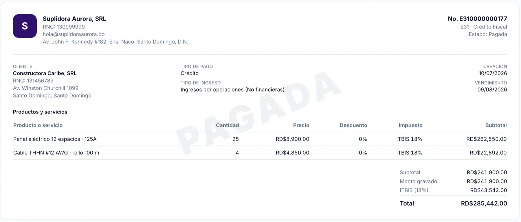 Factura de venta E31 en FinMova con sus líneas de producto, subtotal, ITBIS 18 % y total.